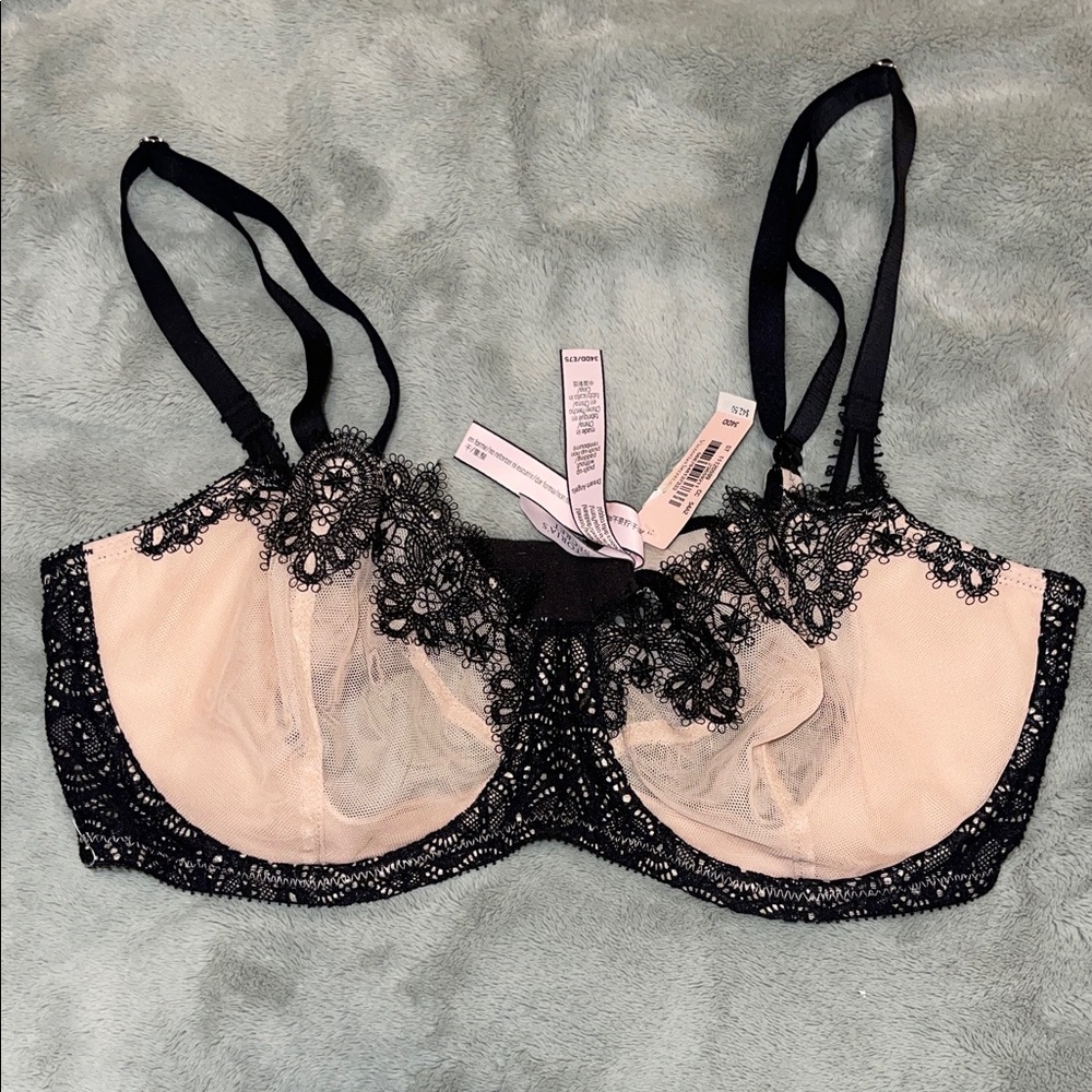 Victoria's Secret Black and Cream Lace Underwire Bra